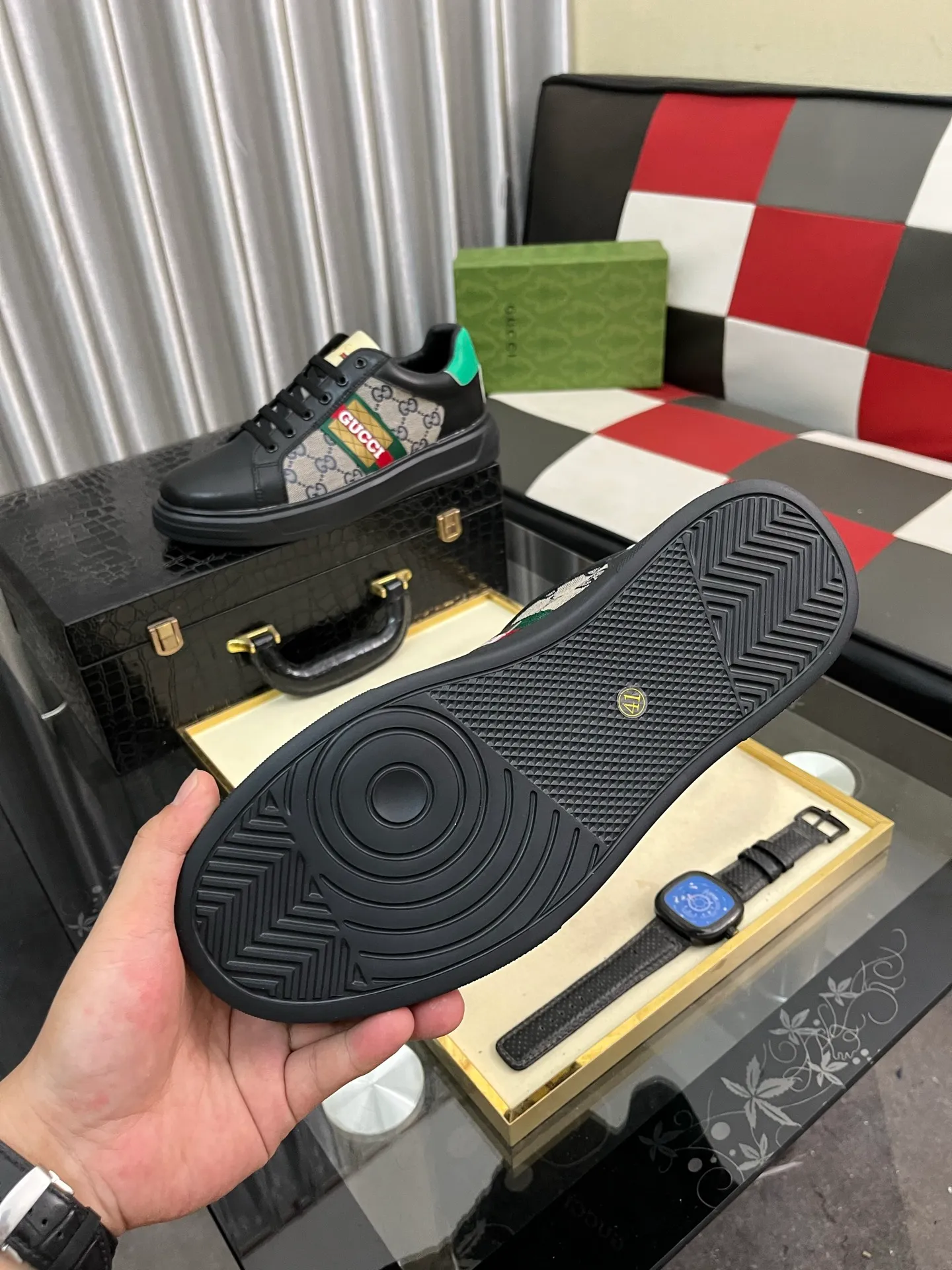 Men's shoes 💰420⌚️⌚️ [Gucci·Gucci] Original quality. ~ Unique modern style sneakers. 🏃A must-have casual shoe for trendy men😍😍 Original brand imported from Italy, imported original leather, sheep lining (refuses to discolor and grind feet) Sole: Original sole provided by the original factory, French lazy style design ⚠️Fit to the feet, original quality, super comfortable original sole. Code number: 38-442️⃣Colors available